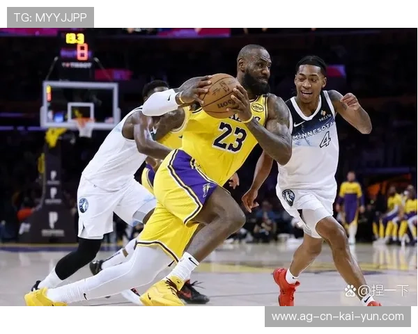 洛杉矶快船险胜洛杉矶湖人，科林斯 篮下强起，关键回合处理，洛杉矶快船和湖人球迷情况