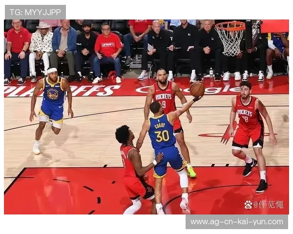 勇士夹击到位,逼得对手强投 勇士夹击到位,逼得对手强投